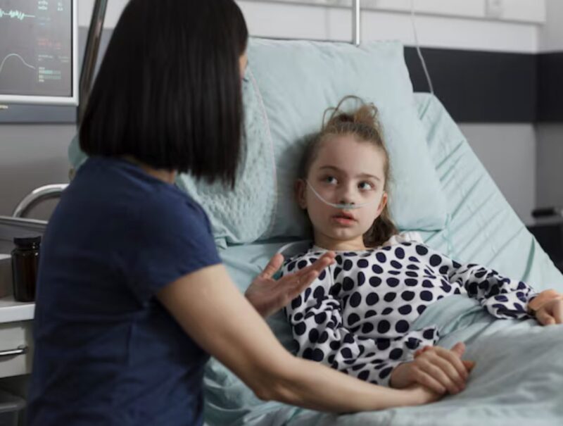 Moja ośmioletnia córka zemdlała w szkole i została przewieziona na ostry dyżur. Kiedy dotarłam do szpitala, pielęgniarka podniosła wzrok i cicho powiedziała: „Pani rodzina właśnie była w swoim pokoju”.