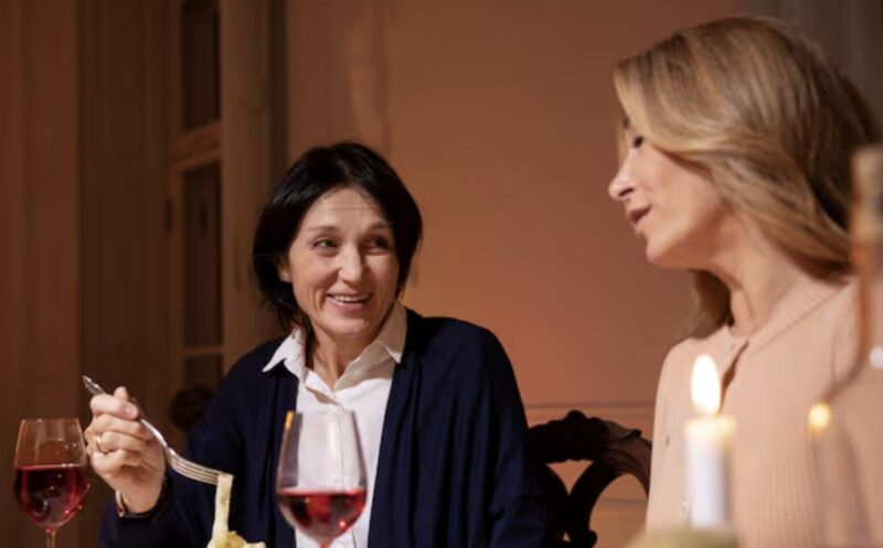 Moja teściowa wydała wystawny bankiet w mojej restauracji, a potem zażądała umorzenia rachunku na 4000 dolarów. Kiedy milczałem, rzuciła dolara napiwku i prychnęła: „Tylko tyle jesteś wart”.