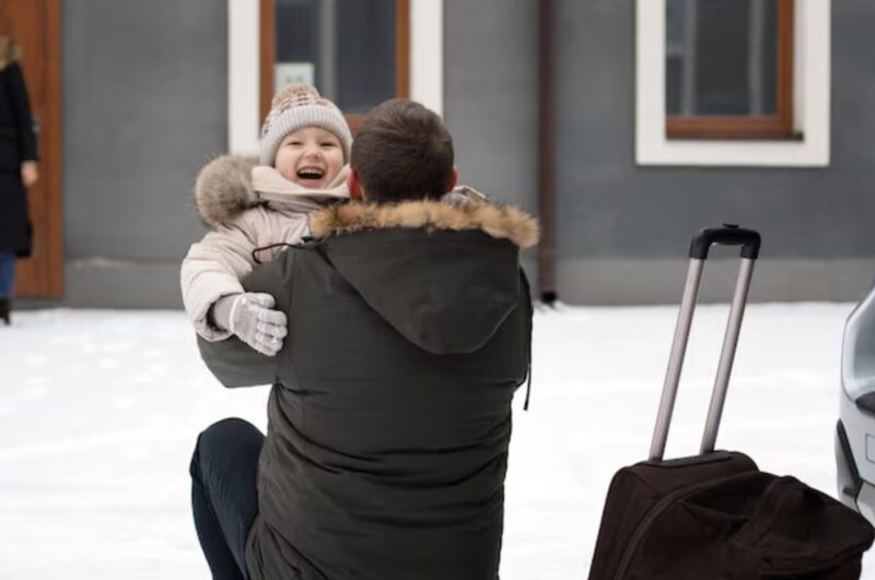 Moja 8-letnia adoptowana wnuczka została w domu, podczas gdy mój syn i jego żona zabrali swojego biologicznego syna. Zadzwoniła do mnie o 2:00 w nocy z płaczem: „Dlaczego dziadek?”. Zarezerwowałem bilety w ostatniej chwili i w ciągu 12 godzin rozbiliśmy im wakacje!